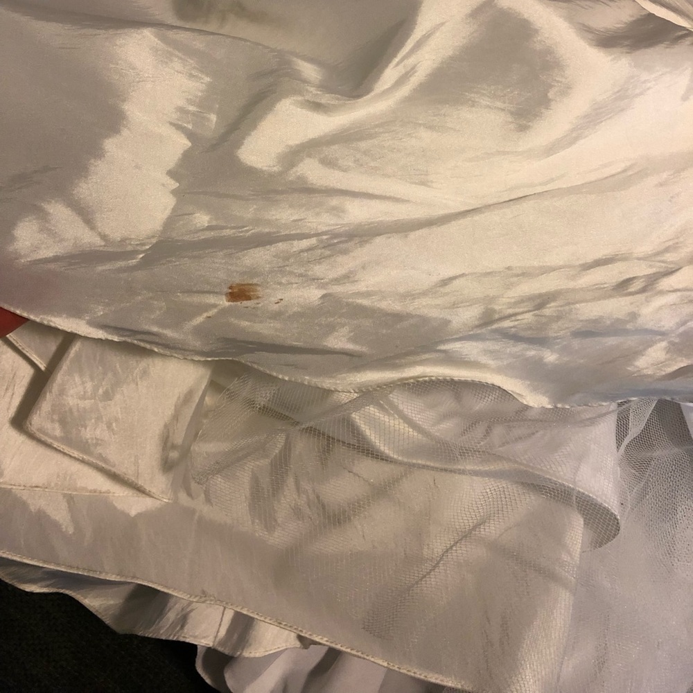 Mori Lee used wedding dress /Size 6 - Picture 5 of 9